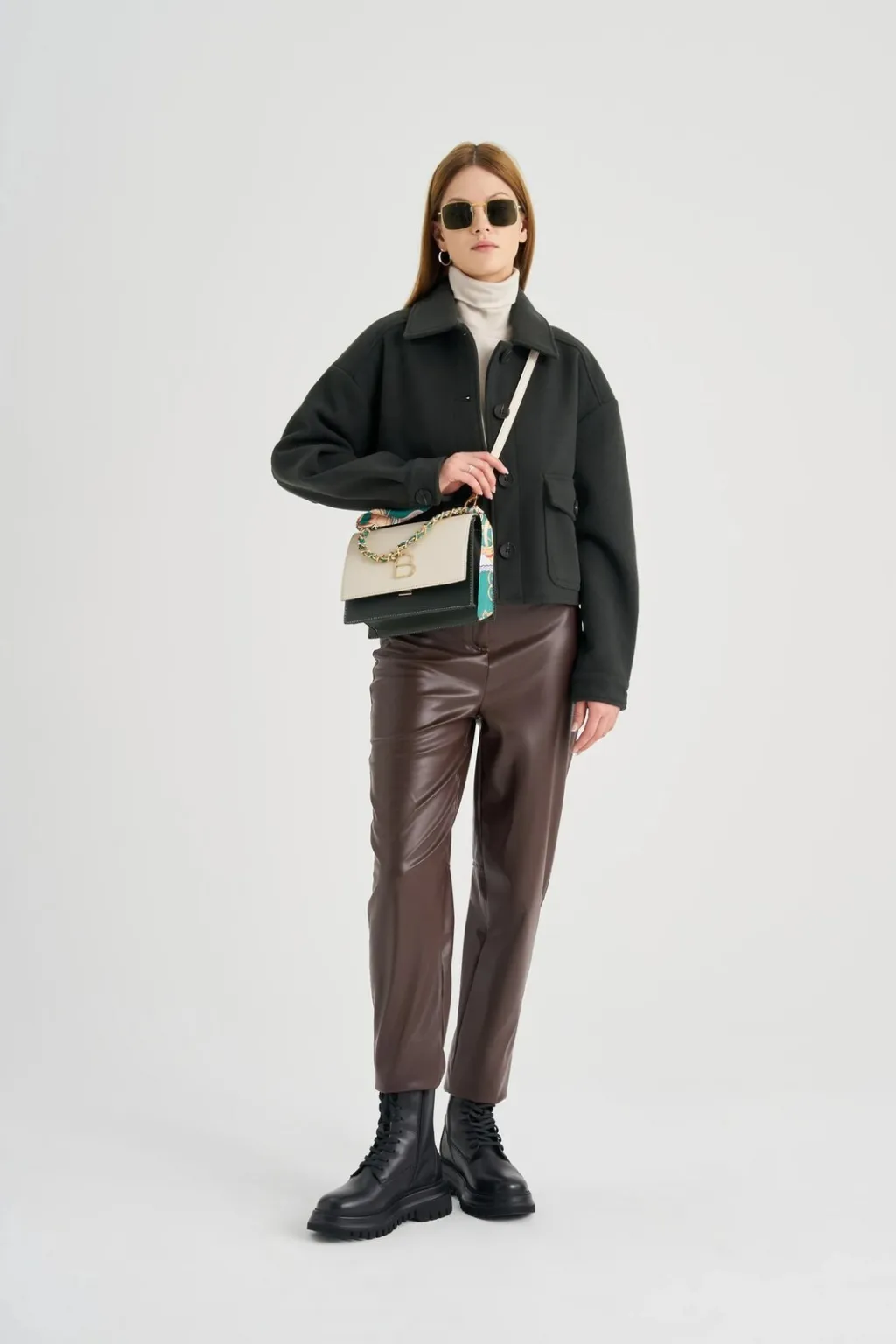 Çantë crossbody Lucky Bees, krem dhe e gjelbër e errët, 918 - 12