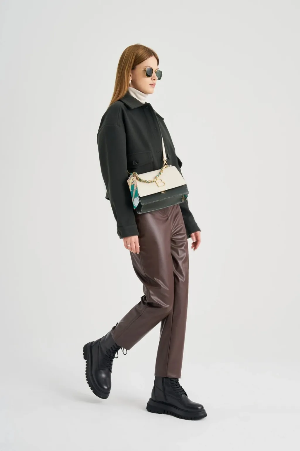 Çantë crossbody Lucky Bees, krem dhe e gjelbër e errët, 918 - 13