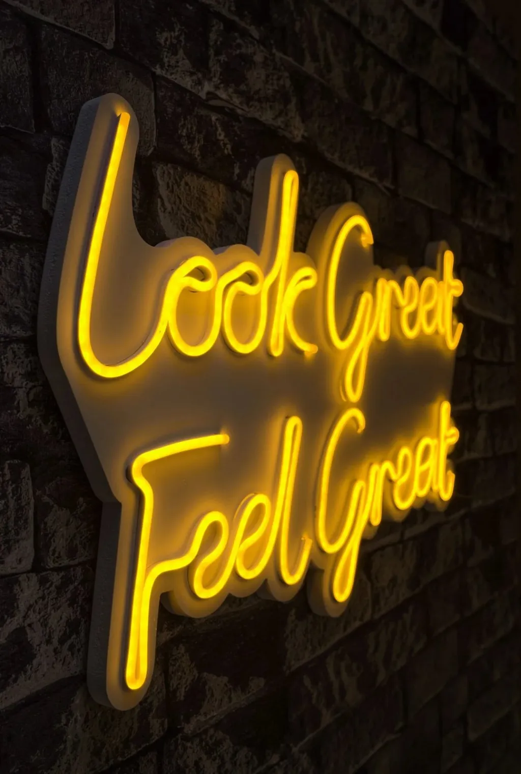 Dekor dritash LED plastike, ngjyrë e verdhë, Look Great Feel Great, 36x58x2 cm - 2