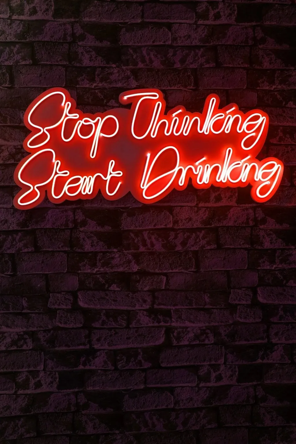 Dritë dekorative LED plastike për mur, 'Stop Thinking Start Drinking', e kuqe - 4