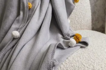 Batanije teke L'essentiel, pom pom, ngjyrë gri
