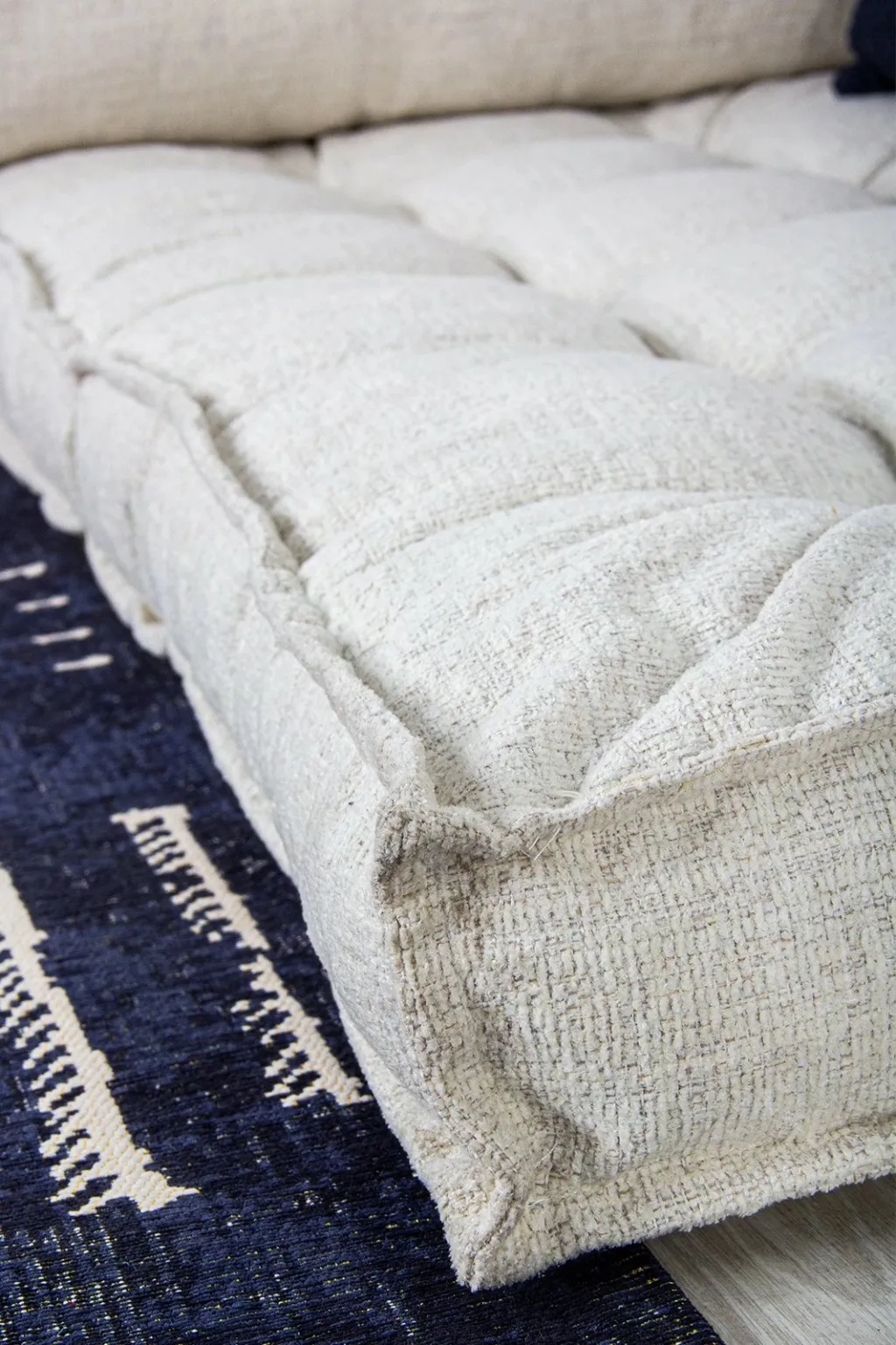 Jastëk për divan Atelier del Sofa, buklet, i bardhë - 3