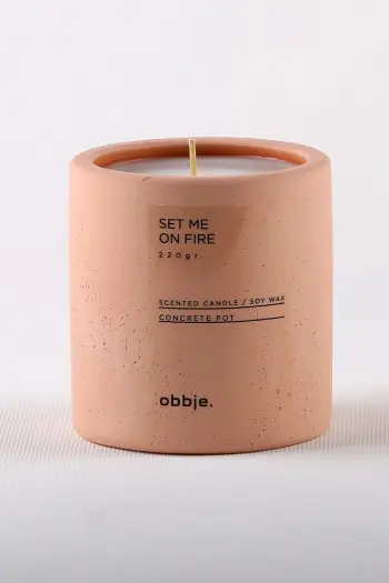 Qiri aromatik, enë betoni, ngjyrë rozë, aromë mollë-kanelle, Set Me On Fire Verti