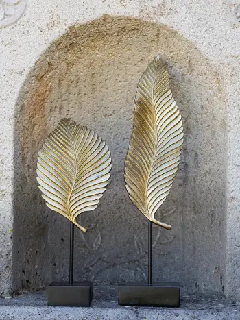 Totem dekorativ, ngjyrë ari e zezë, polirezina, metal, 13x9x57cm