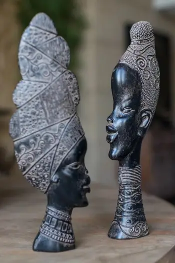 Figurë dekorative Jabari, polirezine, ngjyrë e zezë-kafe, 13x6x43 cm