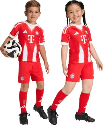Set fansele Bayern Munich Adidas Kids Home Mini Kit 2025 2026, për fëmijë, i kuq e bardhë