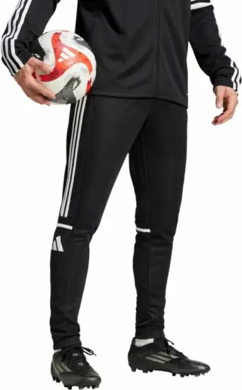 Pantallona trajnimi adidas Squadra 25 M JE2782, poliester i ricikluar, xhepa me zinxhir, të zeza