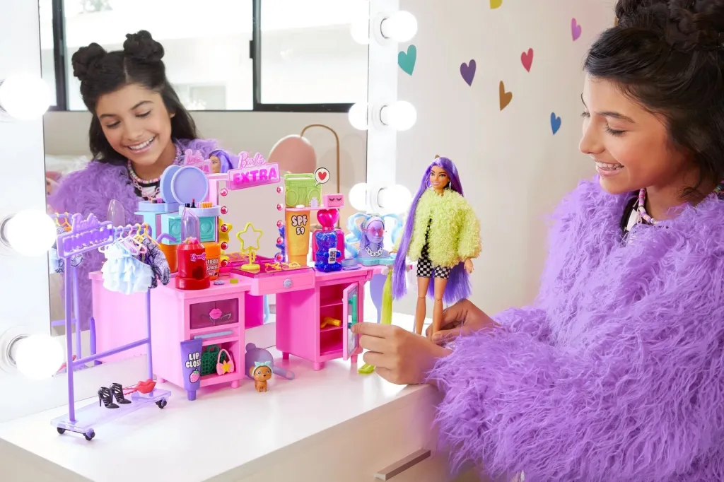 Barbie Extra PLayset and Doll - 2