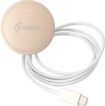 Set aksesorësh Guess GUBPP13LH4EACSK për iPhone 13 Pro, mbrojtëse e fortë MagSafe, karikues wireless, e zezë