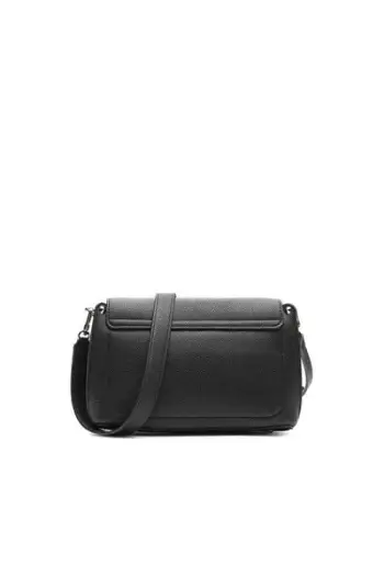 Çantë GUESS JEANS Meridian femra, e zezë