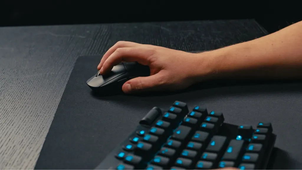 Maus Logitech G PRO X SUPERLIGHT 2, wireless, 5 butona, rozë - 1