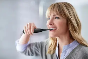 Furçë dhëmbësh sonike Philips Sonicare HX6850/57, 3 mënyra pastrimi, me UV, e zezë