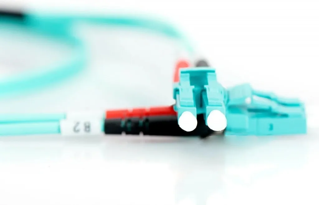 Kabllo patchcord me fibër optike Digitus LC/LC, OM3, 1m, e kaltër - 2