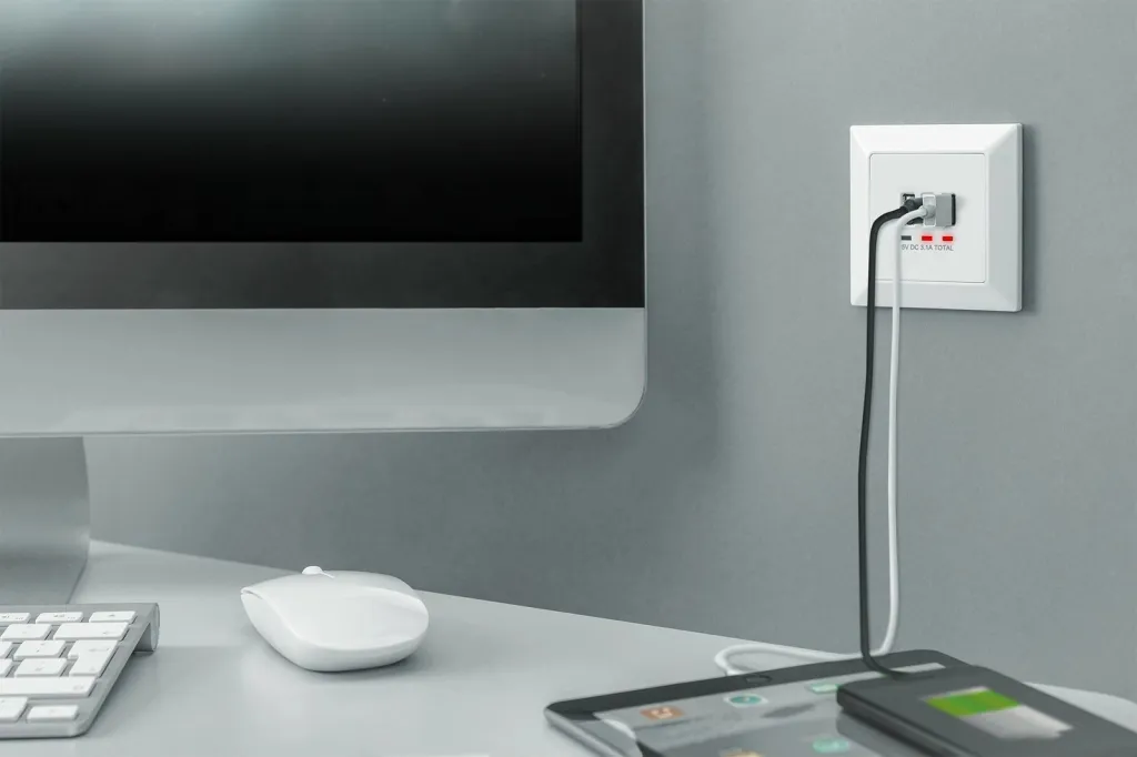 Prizë murale Digitus, 2x USB-A, 1x USB-C, e bardhë - 2