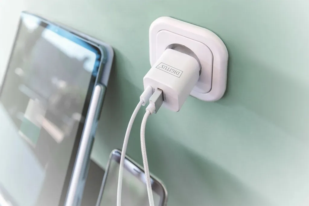 Karikues Digitus 1x USB-A 1x USB-C 30W, QC3.0, i bardhë - 3
