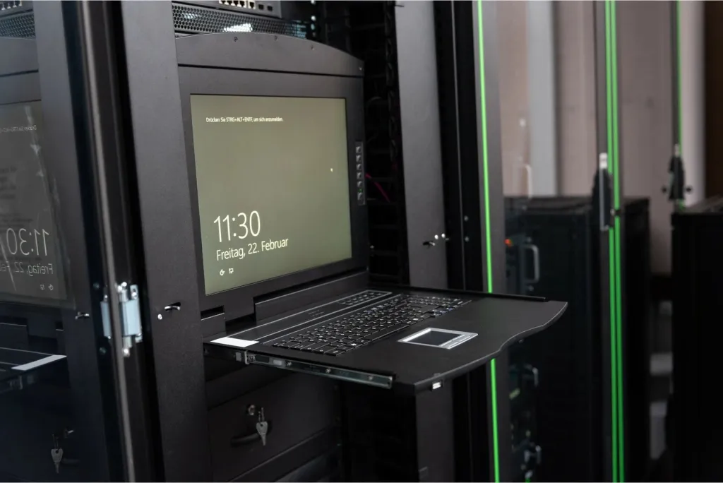 Konsolë rackmount Digitus 17" TFT, KVM 1-port, touchpad, e zezë - 4