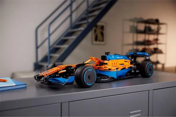 Set lodër LEGO Technic McLaren Formula 1 Race Car (42141) - 3