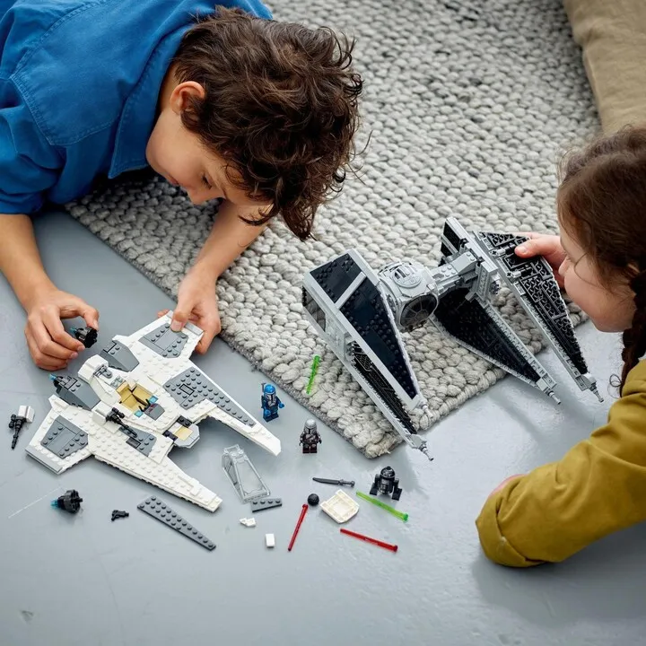 Set LEGO® Star Wars™ 75348 Mandalorian Fang-class fighter versus TIE Interceptor - 4