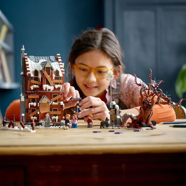 Set LEGO® Harry Potter™ 76407 Crackling Hut and Thresher Willow - 3