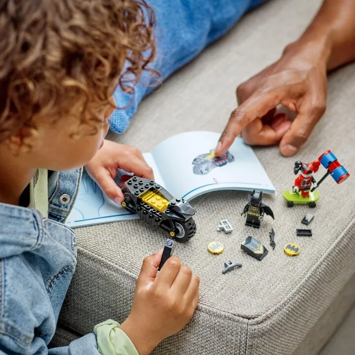 Set LEGO® DC 76220 Batman™ vs. Harley Quinn™ - 4