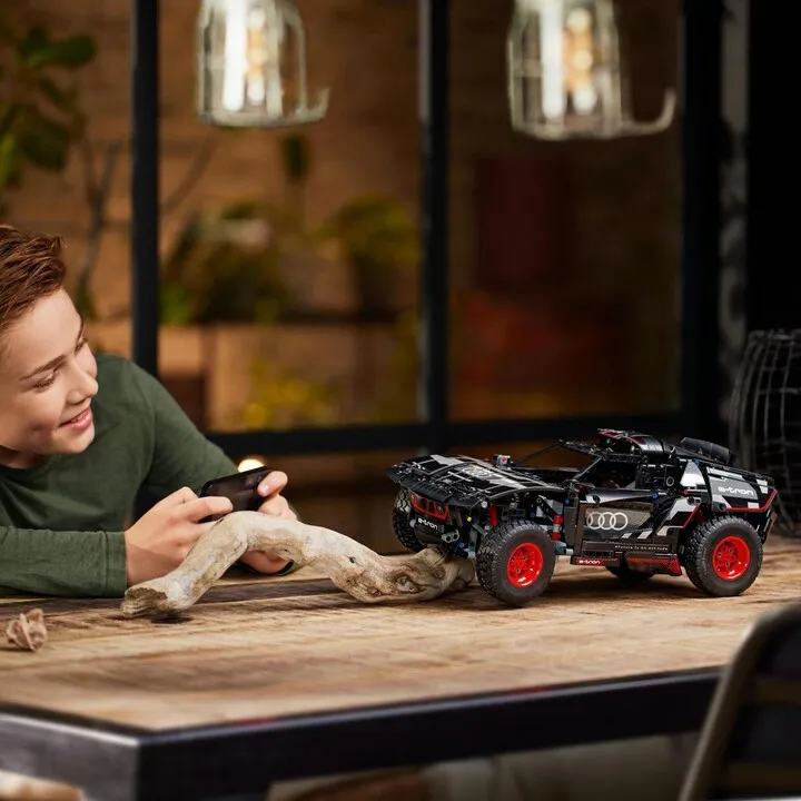 Set LEGO® Technic 42160 Audi RS Q e-tron, 914 copë - 3