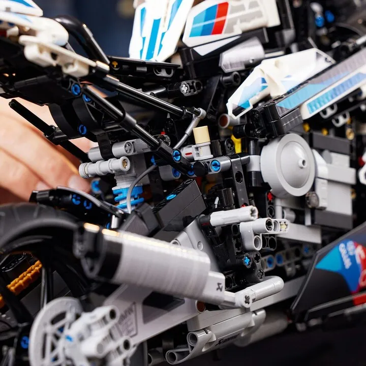 Set LEGO® Technic 42130 BMW M 1000 RR, 1920 pjesë - 6