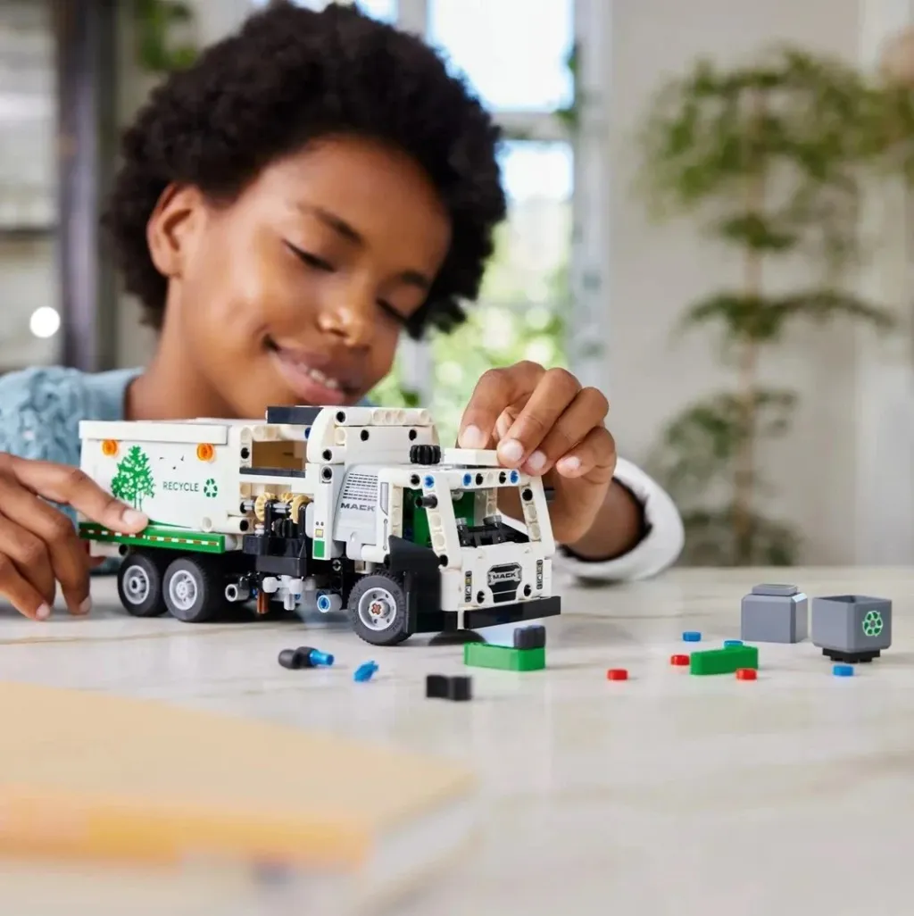 Set Lego Technic 42167 MACK LR Electric Garbage Truck - 8