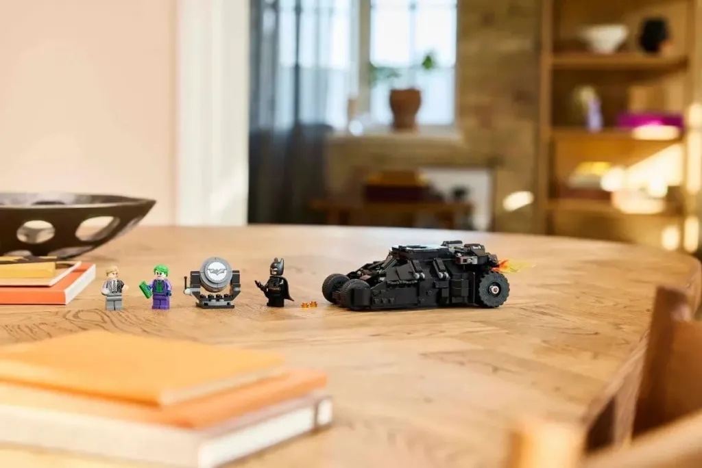 Lego Batman 76303 Tumbler vs. Two-Face & The Joker - 9