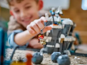 Set lodrash LEGO CITY Explorers Arktik Polar Express Train 60470, 1517 pjesë, me 6 minifigura