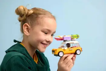 Set LEGO Friends Friendship Road-Trip Travel Car 42659, 220 pjesë, me 2 minifigura, për fëmijë 6+