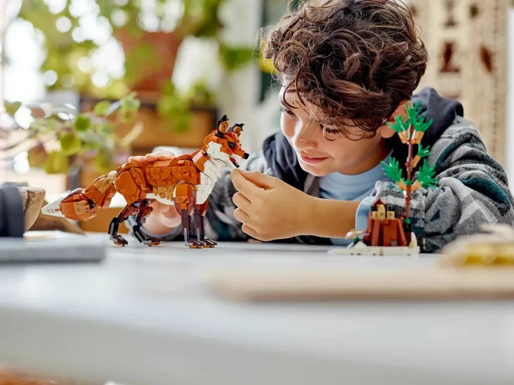 Set LEGO Creator 3-in-1 31154 Kafshët e pyllit: Dhelpra e kuqe - 9