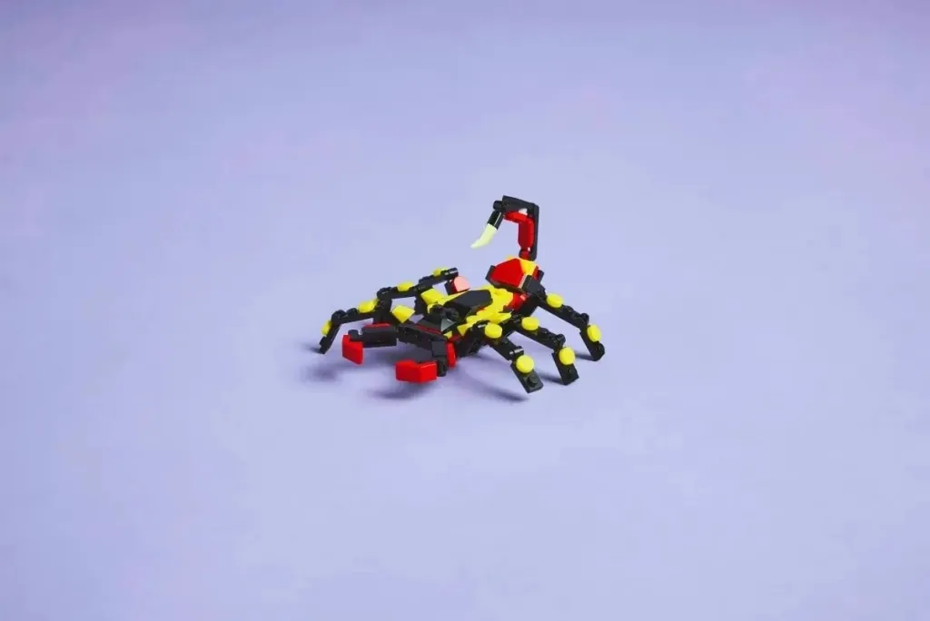 Lego Creator 3-in-1 31159 Surprising Spider - 2