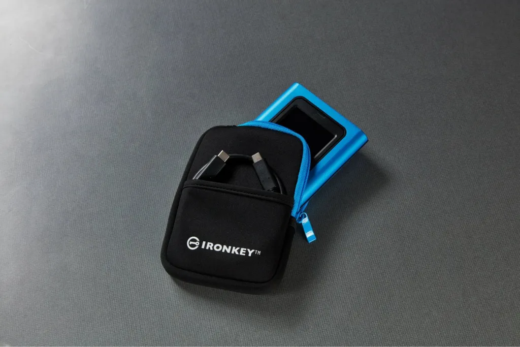 SSD i jashtëm Kingston IronKey Vault Privacy 80, 3.84 TB, Blue - 14