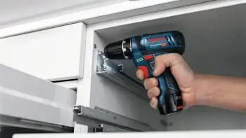 Makineri vidash Bosch 12V Li-Ion, 2 bateri, me çantë, Blu