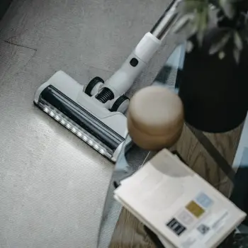 Fshesë elektrike Adler AD 7060, pa qese, e bardhë