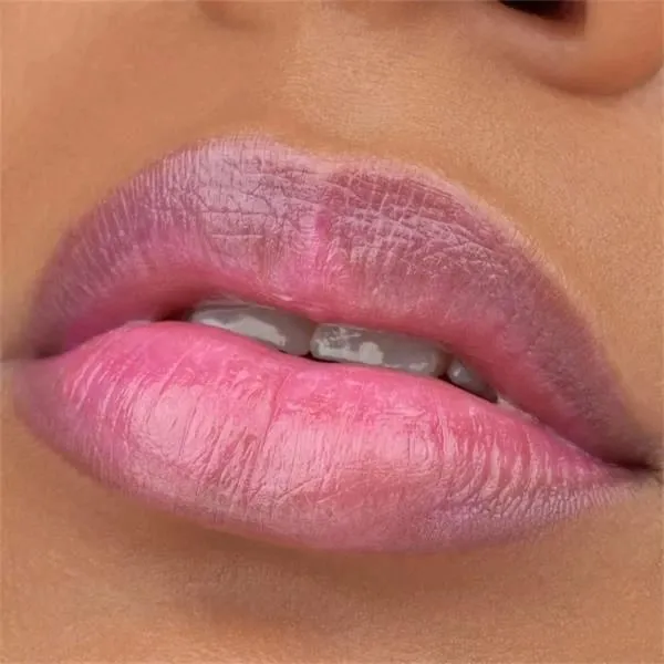Balsam buzësh Essence Space Glow Color Changing, 3.2g - 3