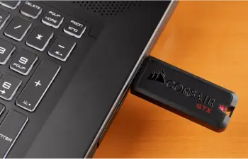 USB stick Corsair Flash Voyager GTX 512GB, USB 3.1, zi