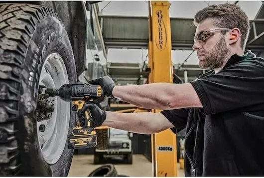 Çelës goditës me bateri Dewalt XR 18V, 1/2", 2x5.0Ah, i verdhë - 4