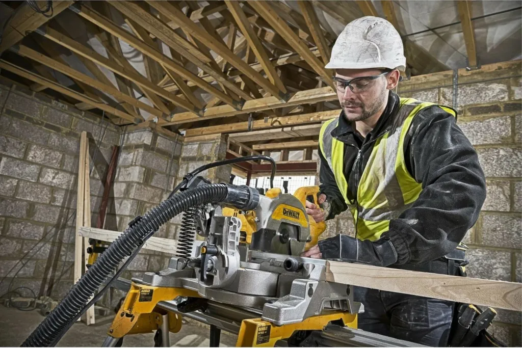 Sharrë panelesh DeWALT 216mm 1800W - 5