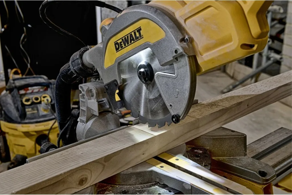 Sharrë panelesh DeWALT 216mm 1800W - 6