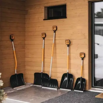 Lopatë bore Fiskars 1057178, 53cm, e zezë/portokalltë
