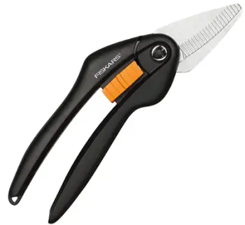 Gërshërë universale Fiskars SP28, zezë/ portokalli