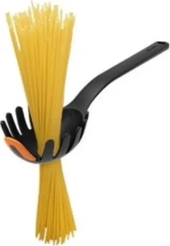 Lugë për pasta Fiskars, 29 cm, e zezë