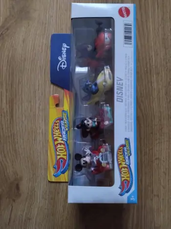 Set vetura lodër Mattel Hot Wheels RacerVerse, 4 copë, shkallë 1:64, shumëngjyrëshe