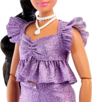Kukull Barbie Deluxe Style Fashion Doll, set me aksesorë, trup i përkulshëm, flokë të zinj