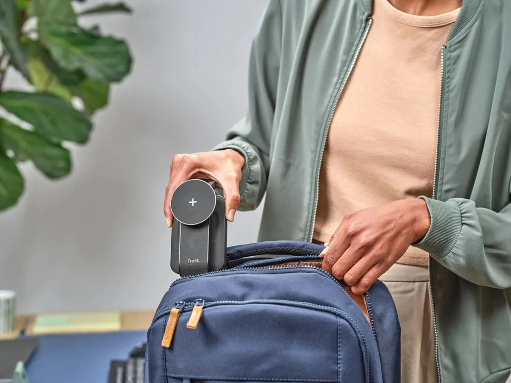 Karikues wireless Trust Viro, për kufje, celular, smartwatch, i zi - 9