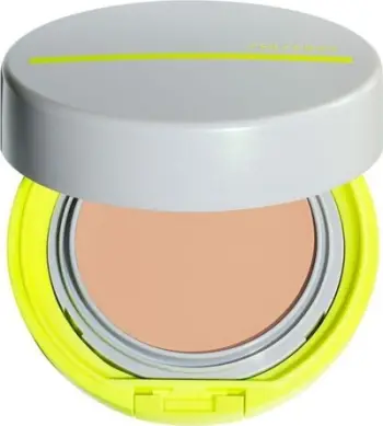 Fondatinë kompakte Shiseido Sports BB SPF50+ BB Compact Light, 12g
