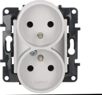 Prizë e dyfishtë Legrand Niloe Step 2x2P + Z 863334, e bardhë