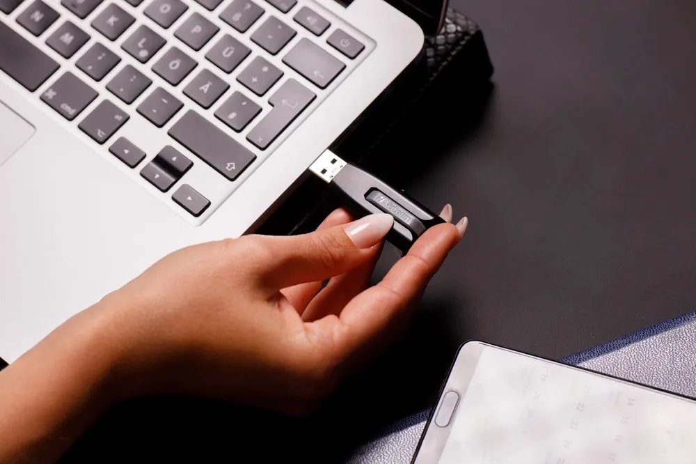 USB Verbatim 3.0, 128GB, e zezë - 3