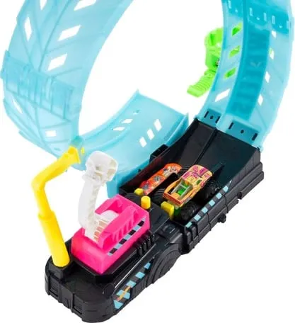 Hot Wheels Monster Trucks - Glow-In-The Dark Epic Loop Challenge Playset - 3